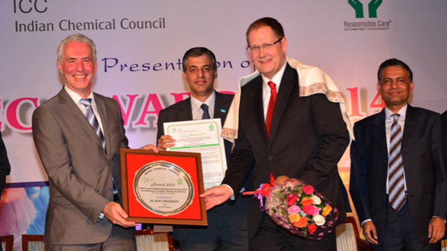 Lifetime Achievement Award of the Indian Chemical Council ICC for Dr. Jörg Strassburger